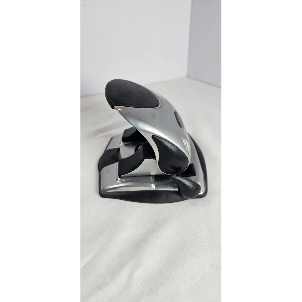 Swingline Easy View 2-Hole Punch 20 Sheets‎ Green/Red Light Alignment Indicator